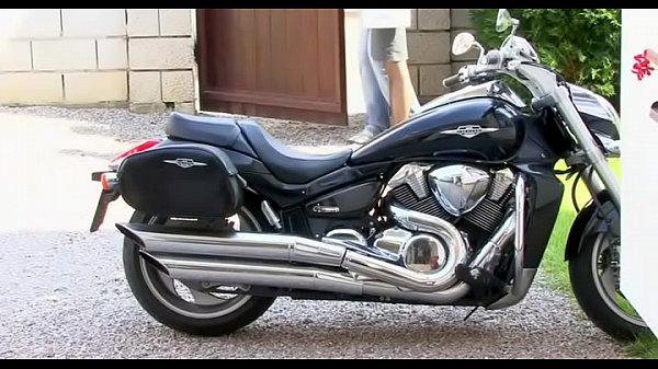 Python se mete profundamente en la cuchy mojada de la prodigiosa belleza Virus Vellons